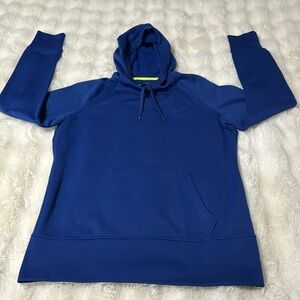 Women’s thermal-fit Blue Nike pull over with thumb holes, pockets, great shape.